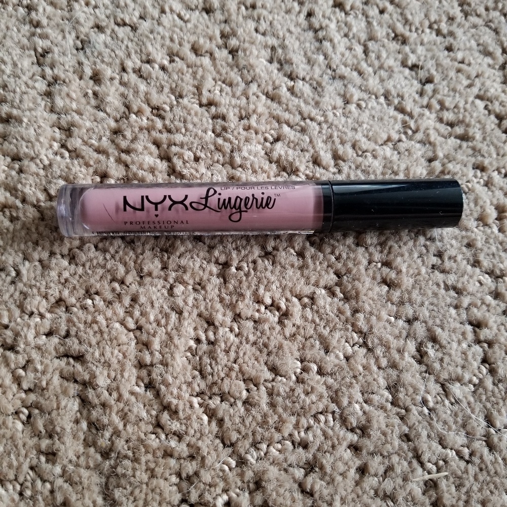 Nyx lingerie lipper